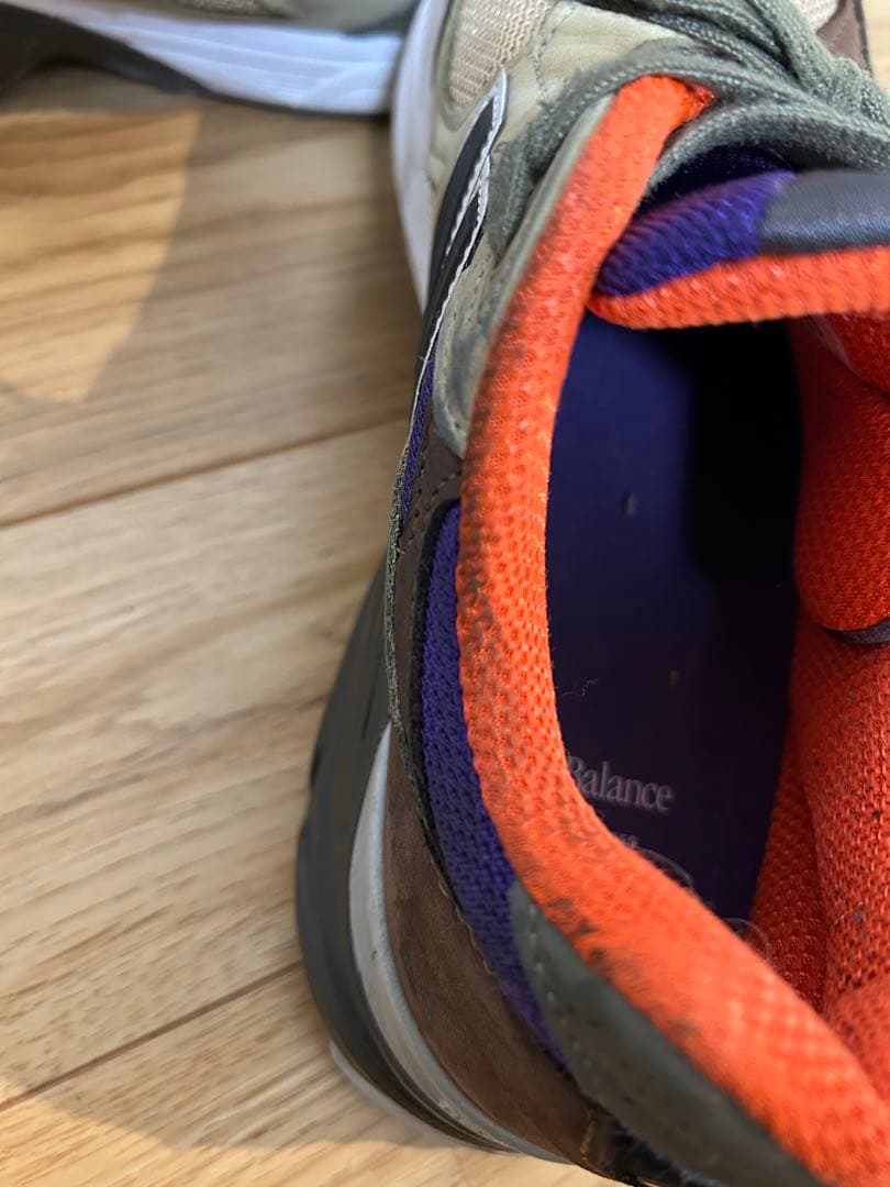 New Balance 990 V3 スニーカー ベージュ/オレンジ