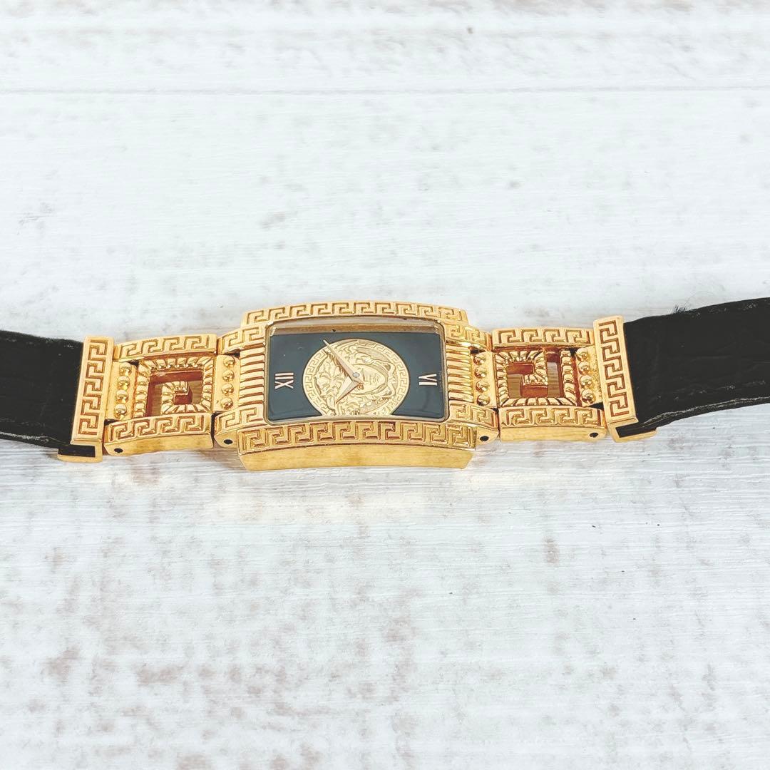 【希少】 ヴェルサーチ レディース 腕時計 メデューサ スクエア ゴールド 四角