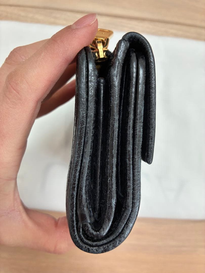 MIU MIU 財布　ブラック　マテラッセ　折り財布　ミュウミュウ　黒