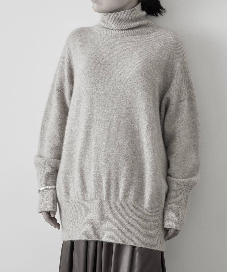 Whim Gazette タートルネックラフライトハイゲージニット　ラクーン混