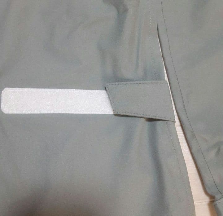 再再再値下げ新品 マンシングウェア レインワンピースLL　収納袋付　カーキ