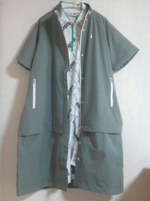 再再再値下げ新品 マンシングウェア レインワンピースLL　収納袋付　カーキ