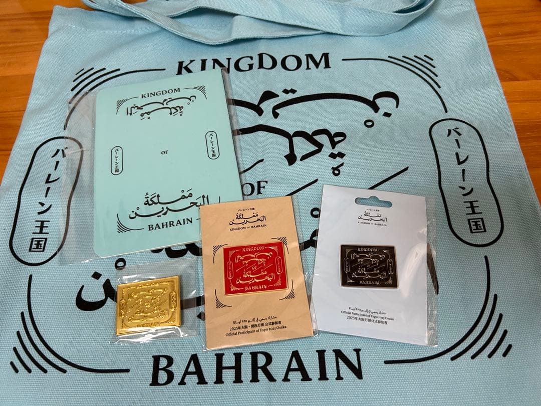 大阪万博2025 バーレーン王国　ピンバッジ 赤、黒、金　トートバッグ　ノート
