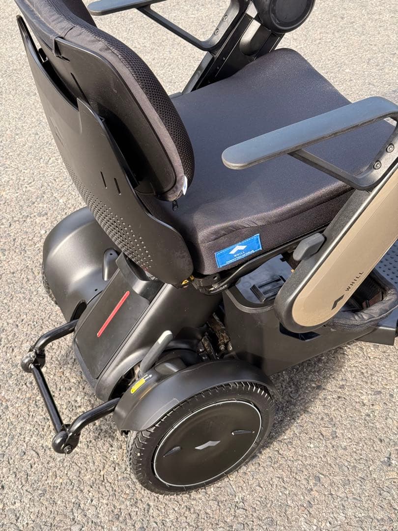 近畿配達は3千引 バッテリー2本♪ WHILL Model C 電動車椅 シニア