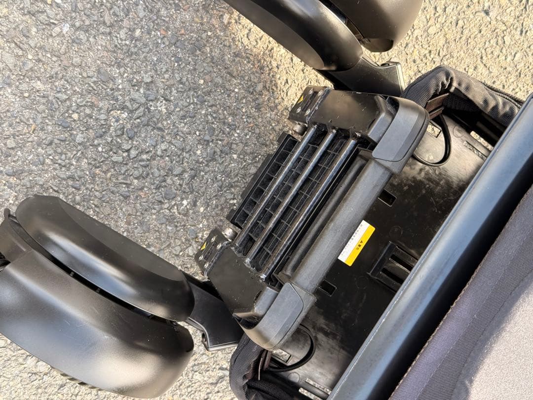 近畿配達は3千引 バッテリー2本♪ WHILL Model C 電動車椅 シニア