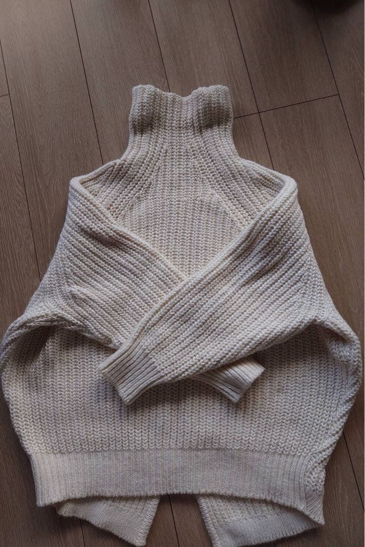 PRISTINEプリスティンクリーム色 ハイネックニットセーター　厚手の良品