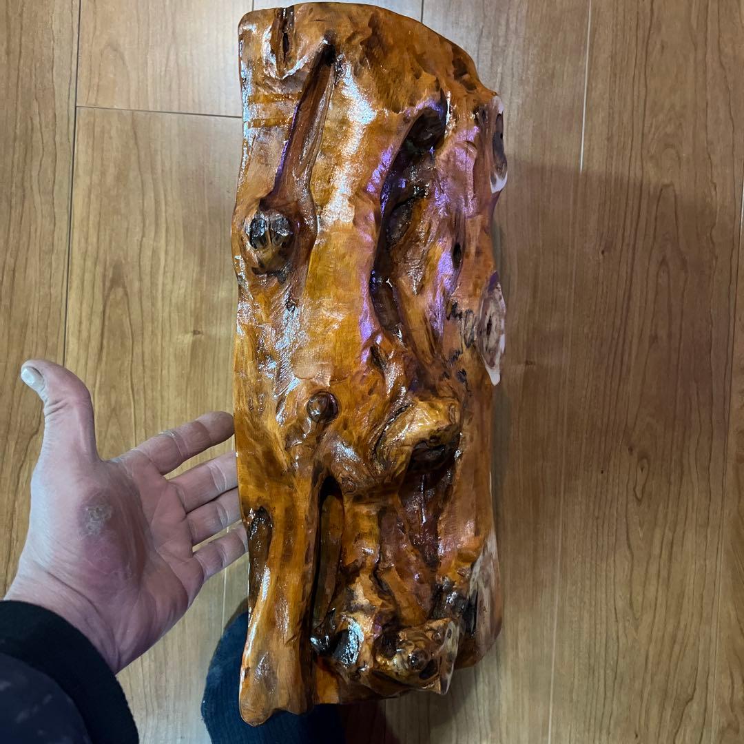 木製の自然な形状の置物