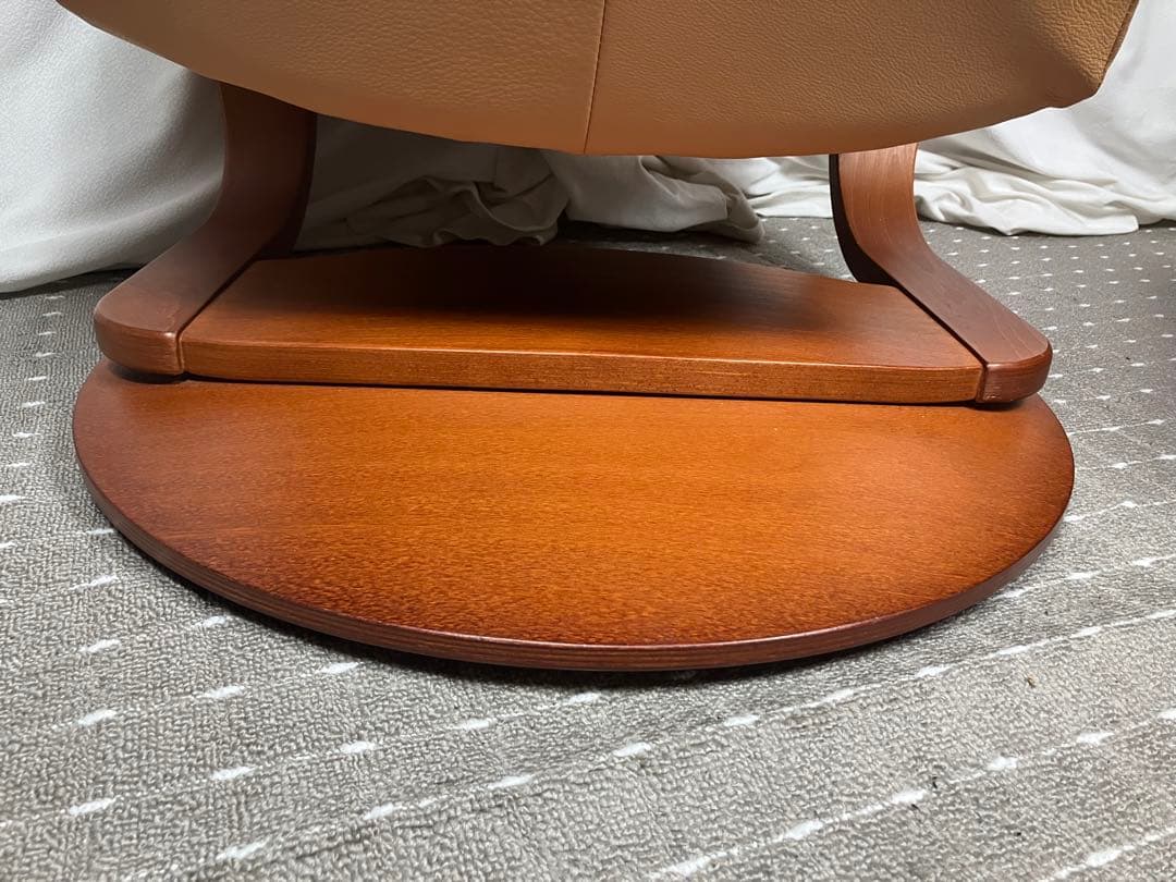 Hjellegjerde イエリアーダ社　本革リクライニングチェア