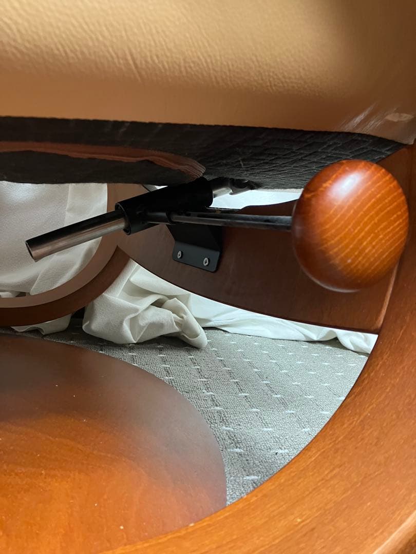 Hjellegjerde イエリアーダ社　本革リクライニングチェア