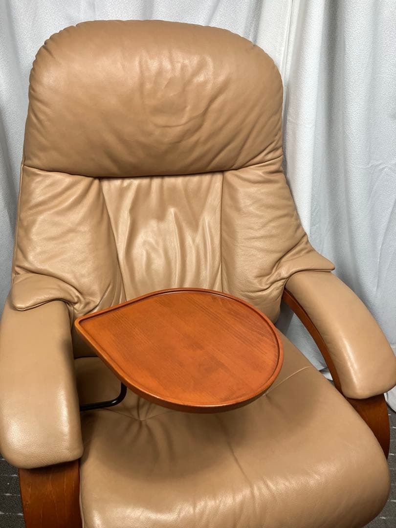 Hjellegjerde イエリアーダ社　本革リクライニングチェア