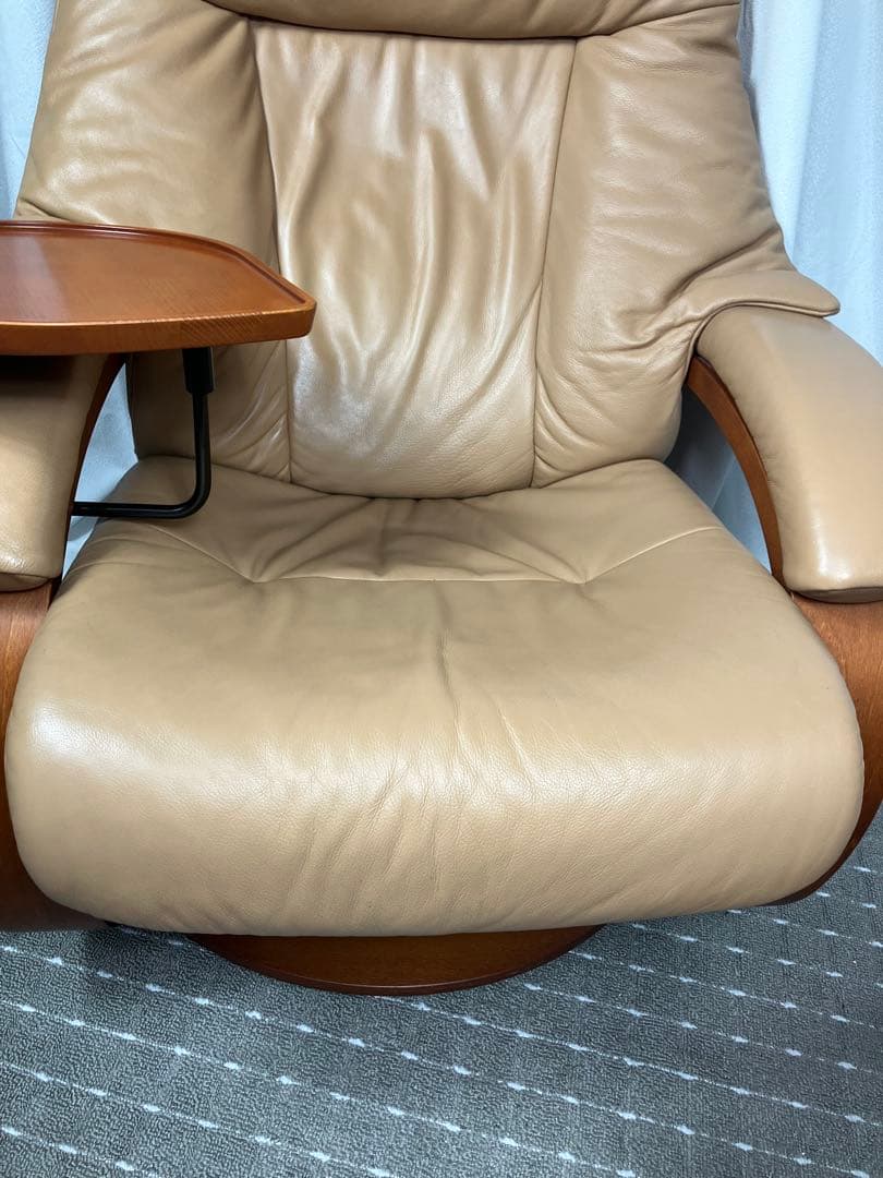 Hjellegjerde イエリアーダ社　本革リクライニングチェア