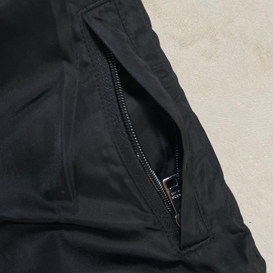 PRADA Re-Nylon 三角ロゴプレート　ボトムス　黒　46