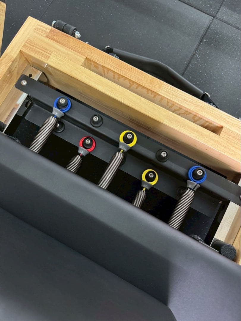 【新品 送料込】折りたたみ リフォーマー マシンピラティス　※お値引きしました！