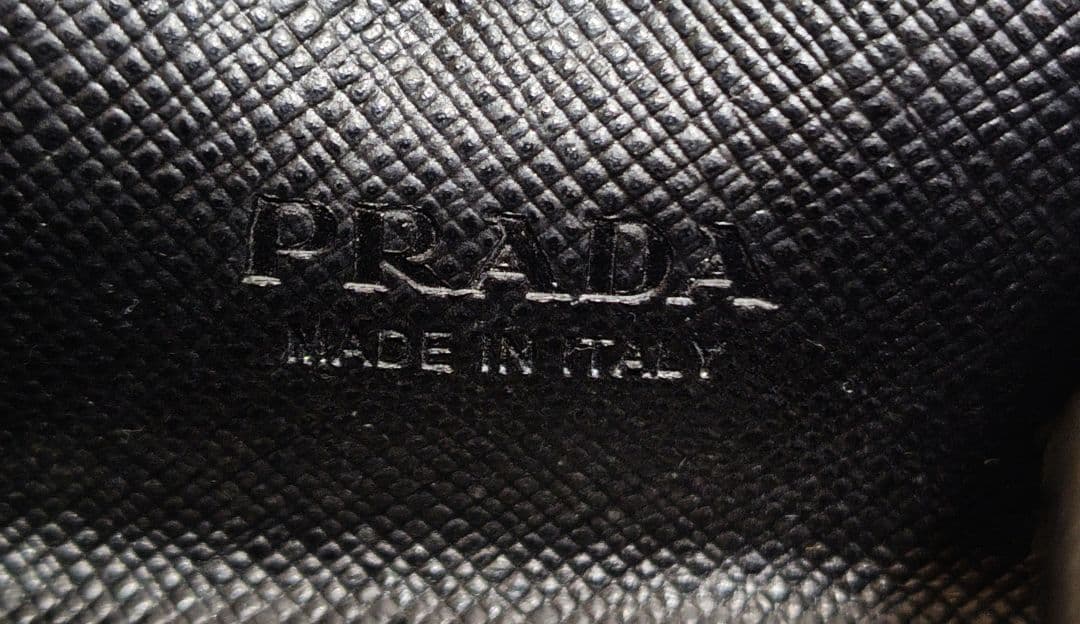 PRADA (プラダ)サフィアーノレザー ケース