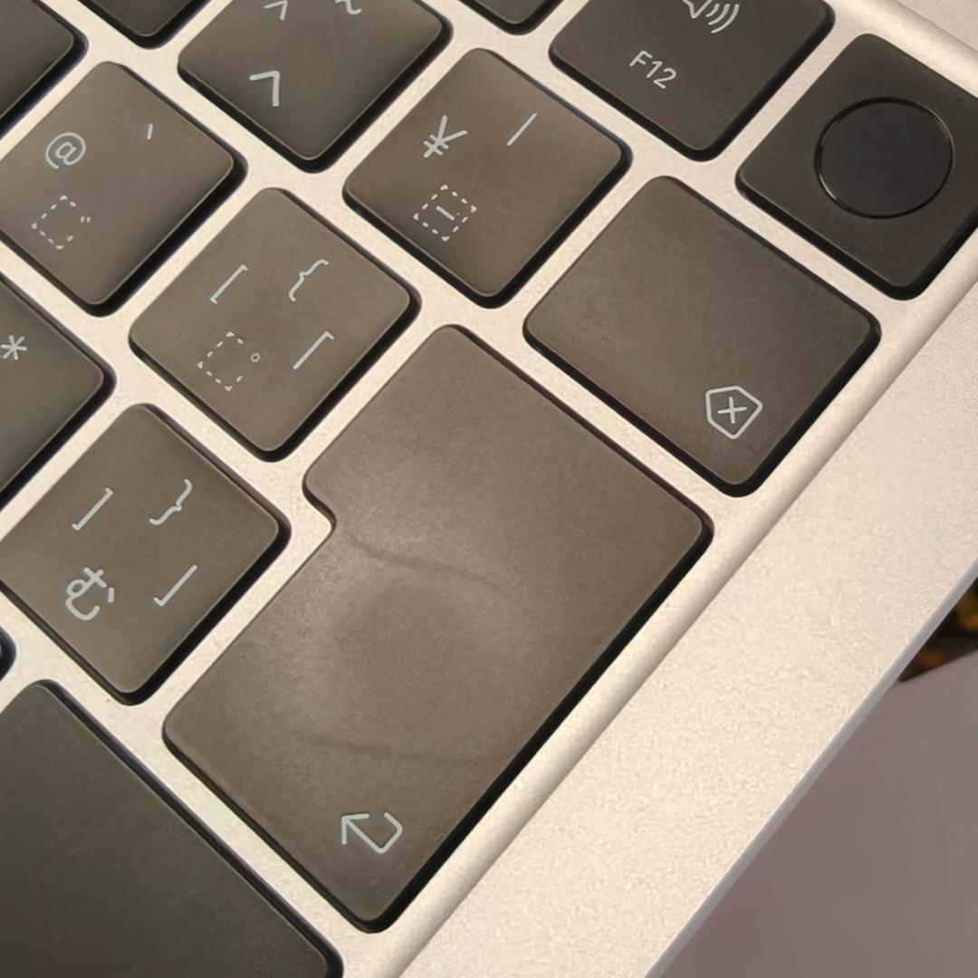 美品 M2 MacBook Air 8GB256GB バッテリ94% 付属品完備