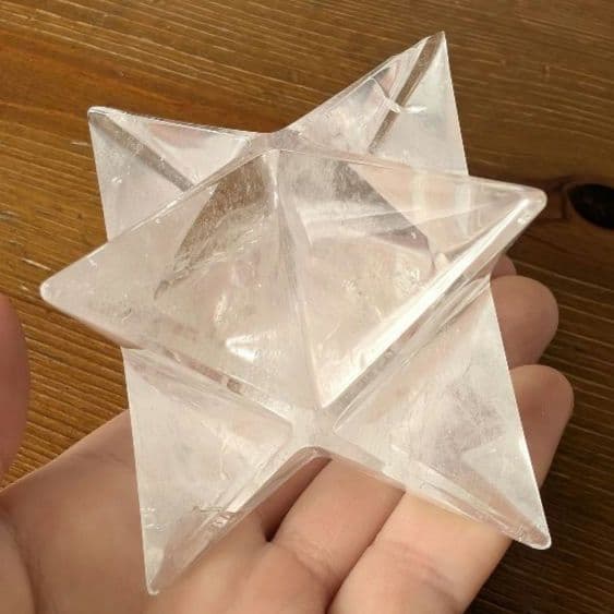 欠け有り　大きいサイズ 水晶 マカバスター