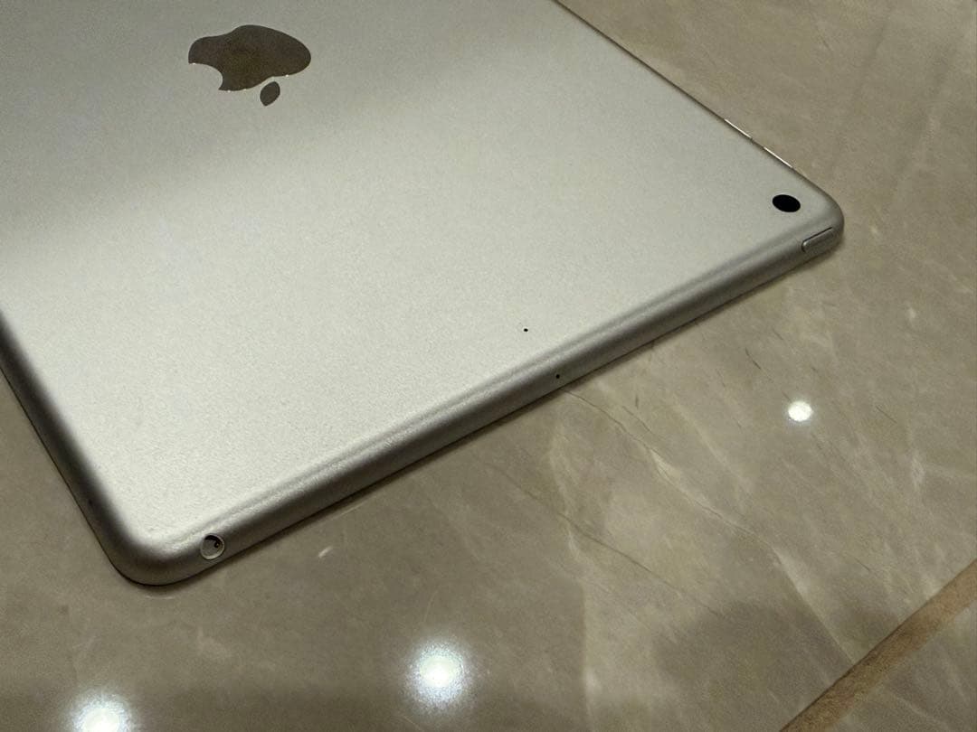 即日発送 iPad 第8世代 32GB Wifi版 キーボードカバー付