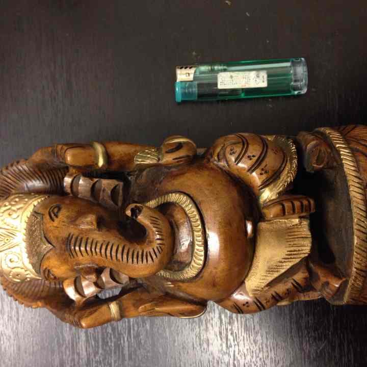 ガネーシャの木製彫刻置物 23cm×9cm 迫力満点