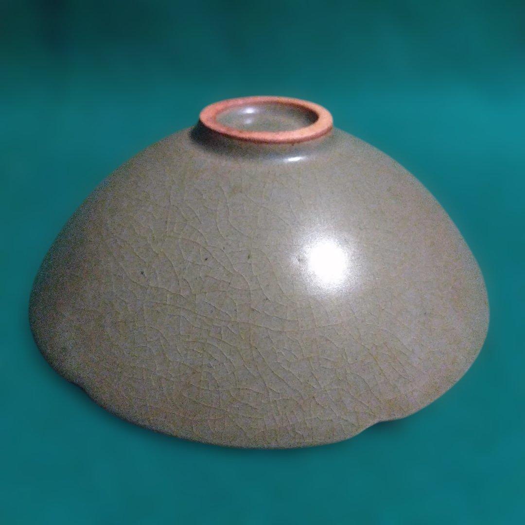 花と鳥の彫刻 グレーの陶器皿　青磁　中国　陽刻