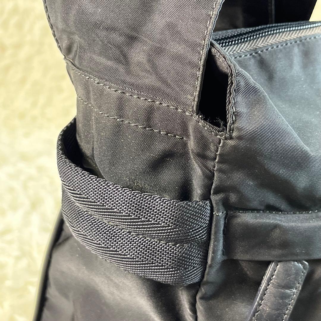 美品✨ プラダ メッセンジャーバッグ 三角ロゴ 黒 アーカイブ ナイロン A4可