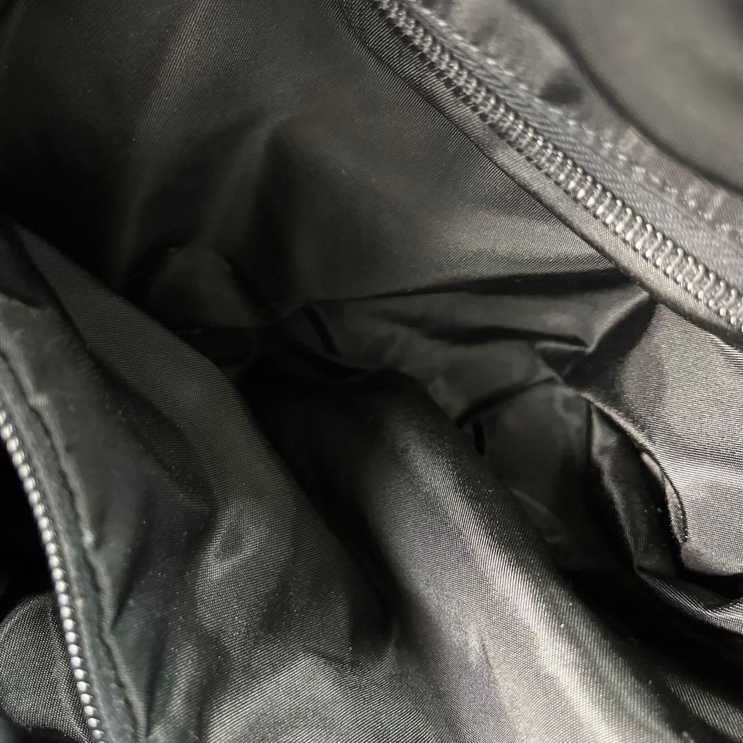 美品✨ プラダ メッセンジャーバッグ 三角ロゴ 黒 アーカイブ ナイロン A4可