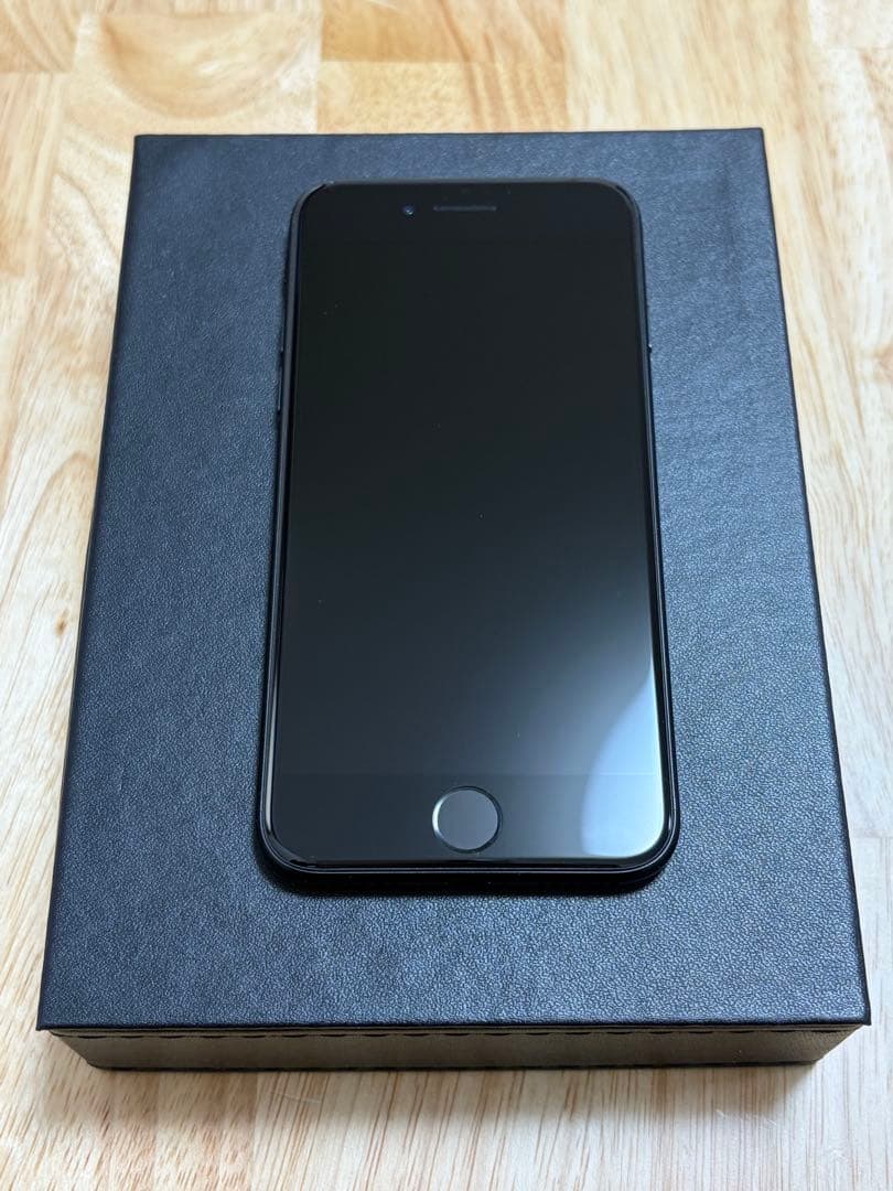 美品　iPhone SE 第二世代　③