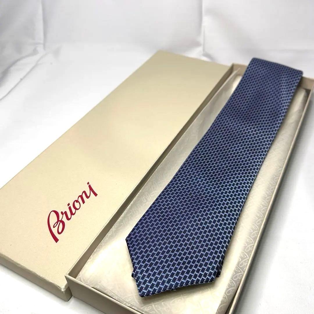 新品タグ付☆ブリオーニ☆ネクタイ☆ネイビー☆ブルー☆パターン☆ソリッド☆683