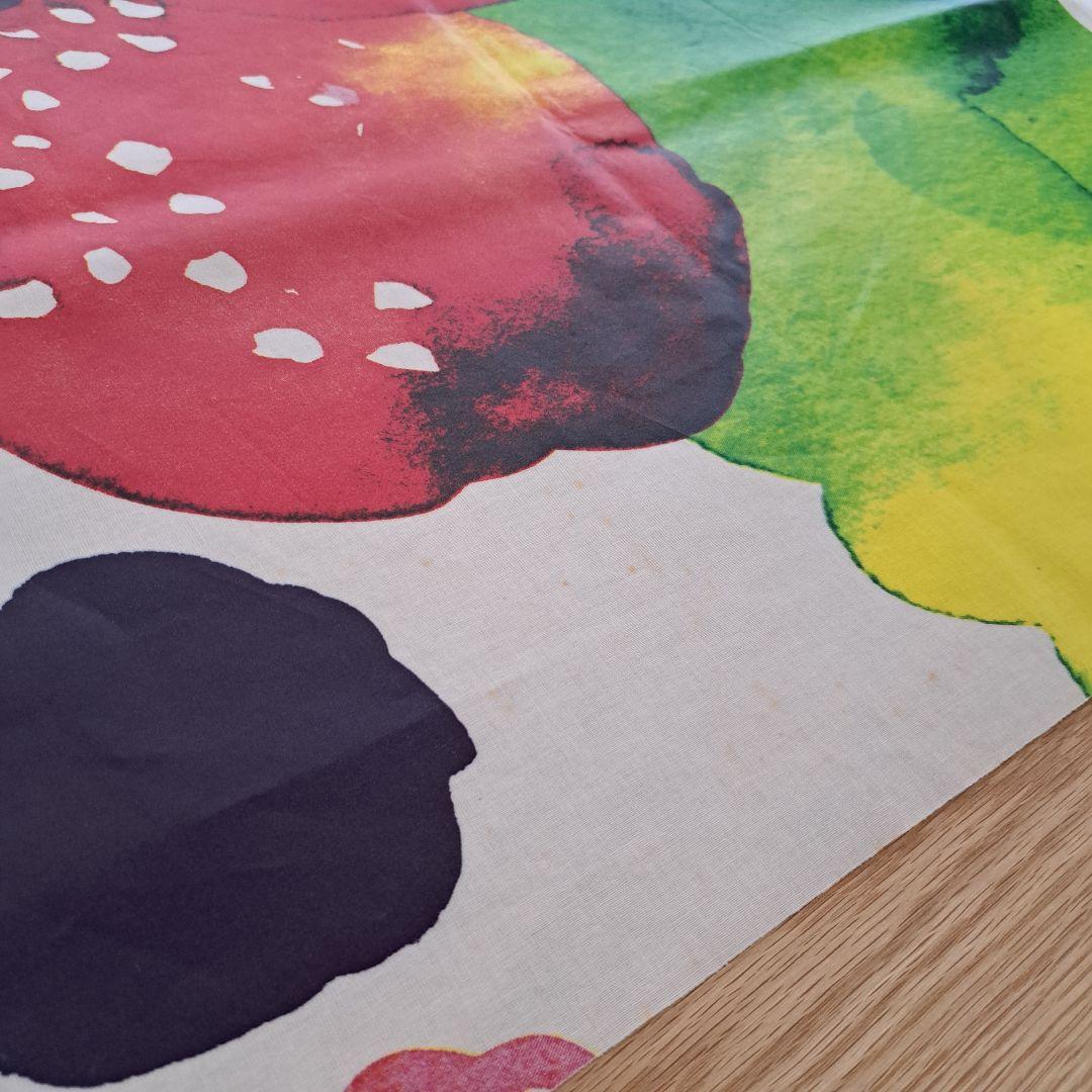 marimekko　ユハンヌスタイカ　真夏の魔法　テーブルクロス　タペストリー