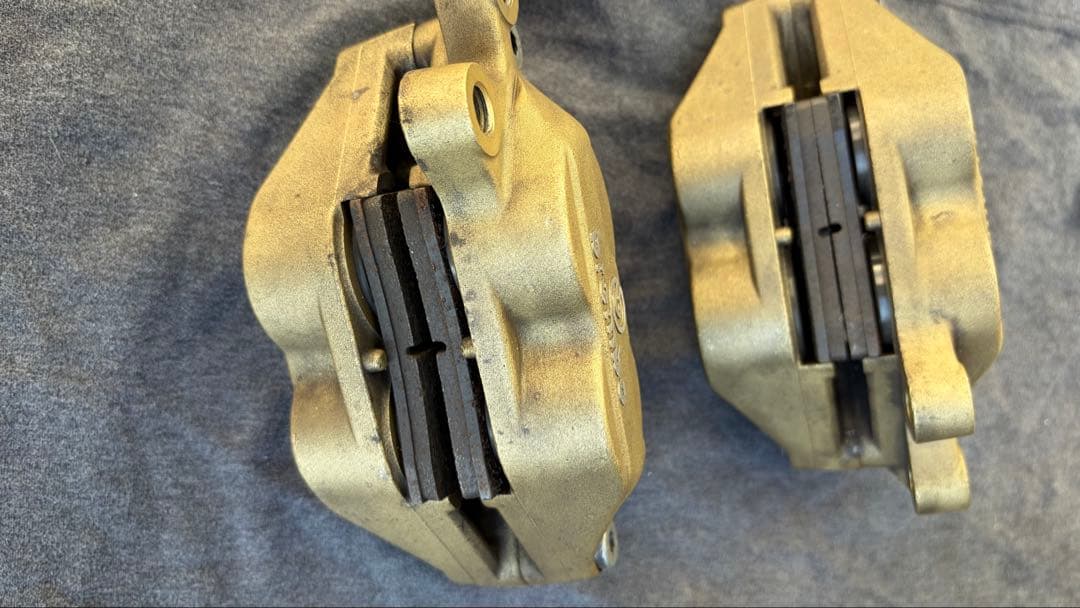 brembo キャリパー40mmピッチ