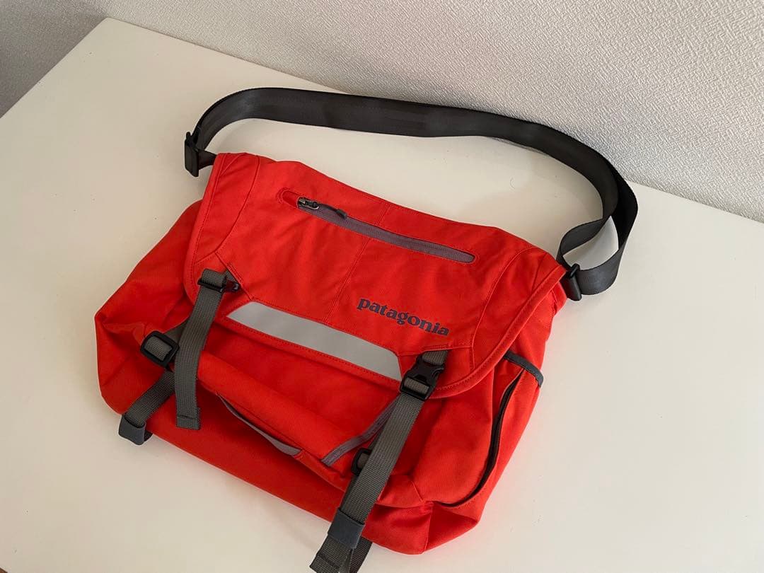 【超美品】patagonia メッセンジャーバッグ　ショルダーバッグ