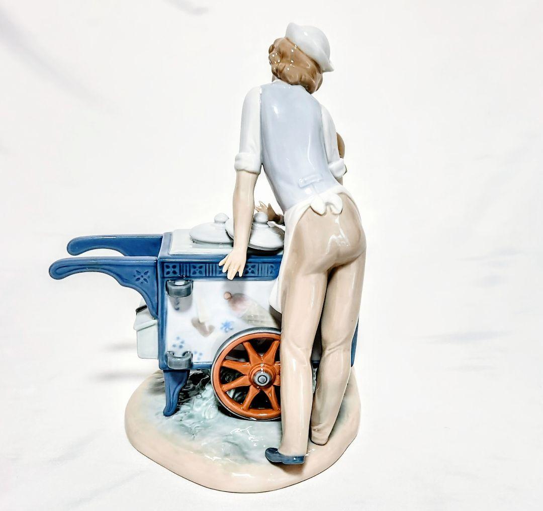 リヤドロ【美品・訳あり】フィギュリン《素敵なアイスクリーム屋さん》No5325