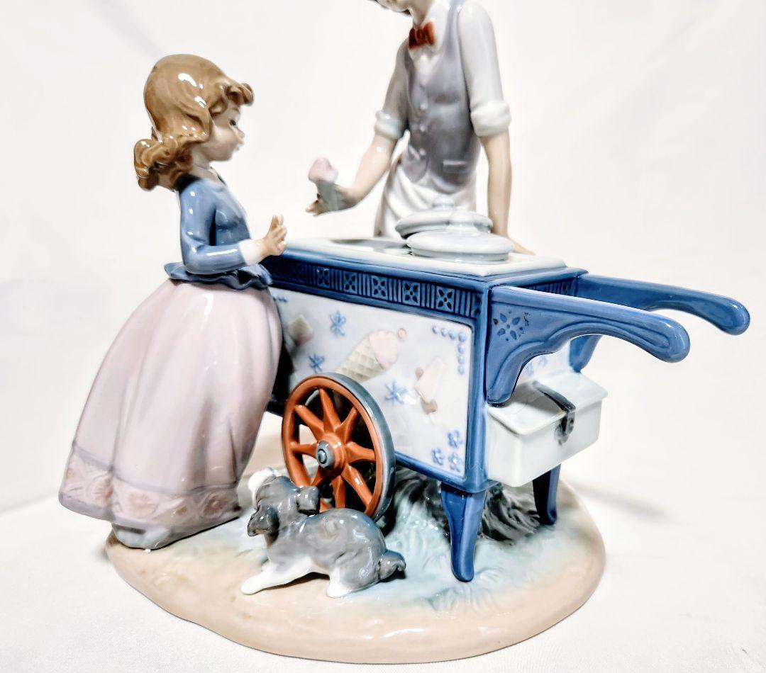 リヤドロ【美品・訳あり】フィギュリン《素敵なアイスクリーム屋さん》No5325