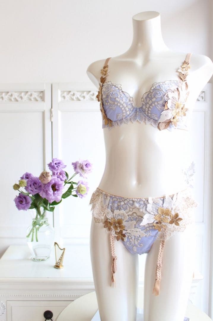 サルート 02 プレステージ 新品タグ付 P-upブラTバックM H65 PU