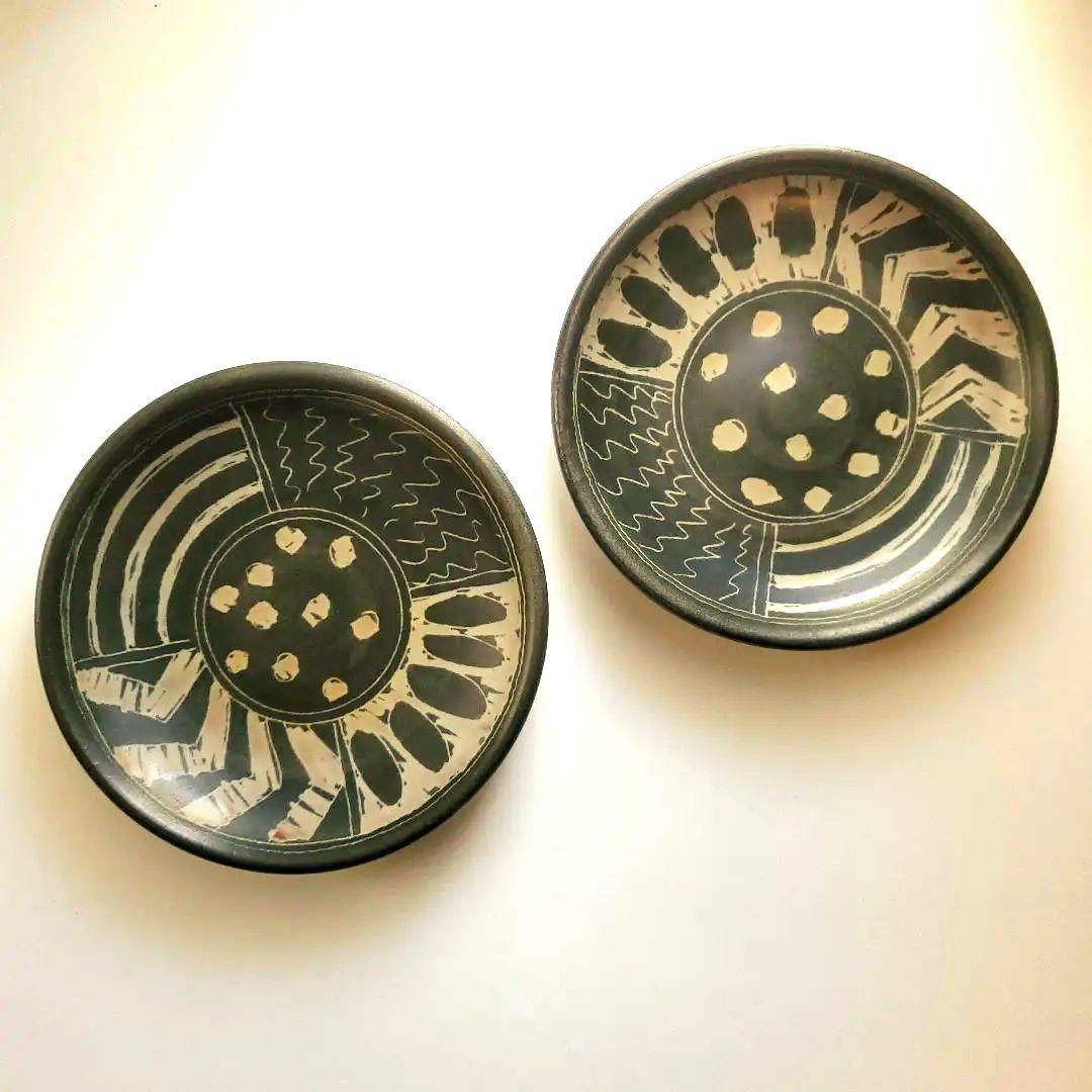 黒地に白模様の円形皿 2枚セット　お寿司　和菓子　お茶受け　堂前守人作