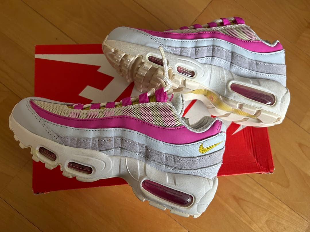タイムセール！最大値下！★NIKE エアマックス95★白ベースのピンクカラー！