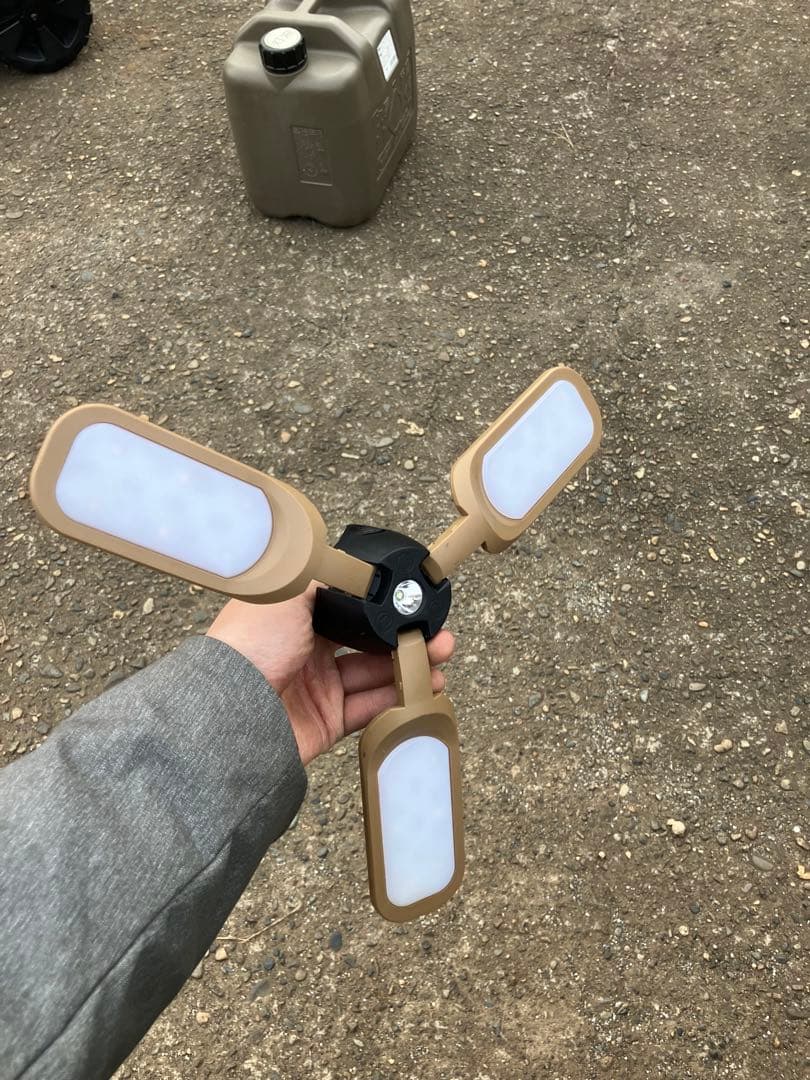 ソーラー充電式 3灯ハンディライト カーキ　2つセット