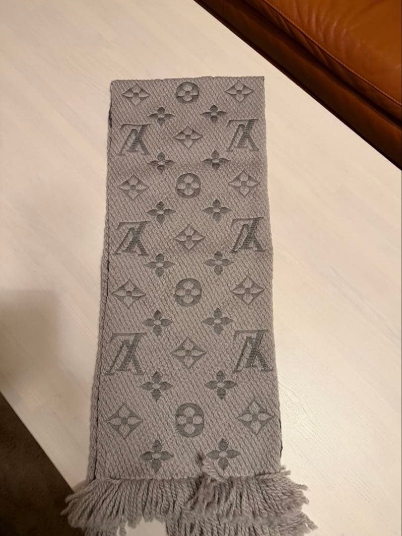 LOUIS VUITTON グレー マフラー