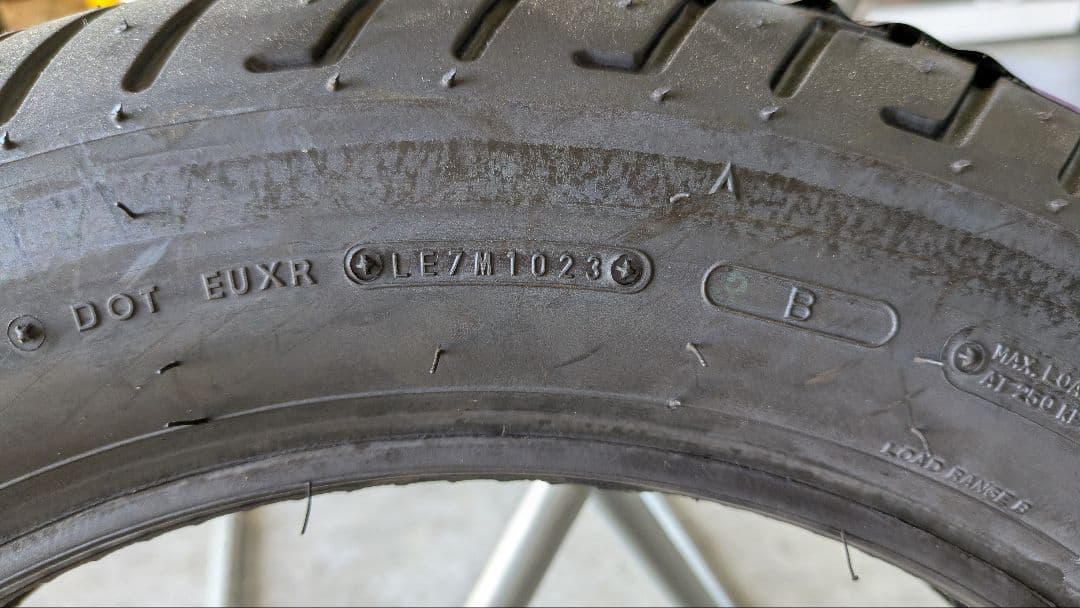 新品DUNLOP D404F 130/90-16 フロントタイヤ