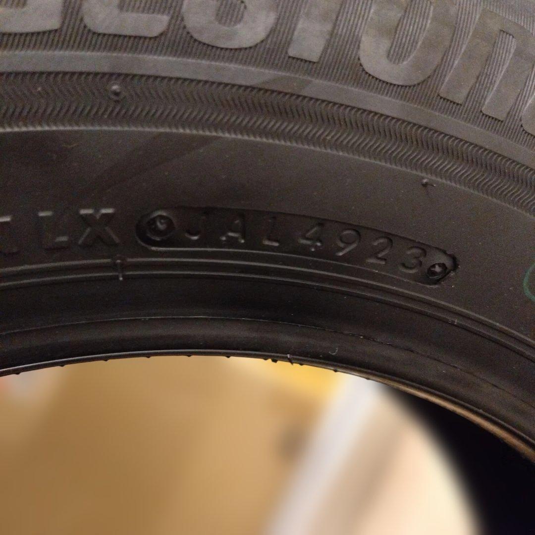 エ*メ様 スタッドレスタイヤ ブリジストン BRIZZAK VRX3