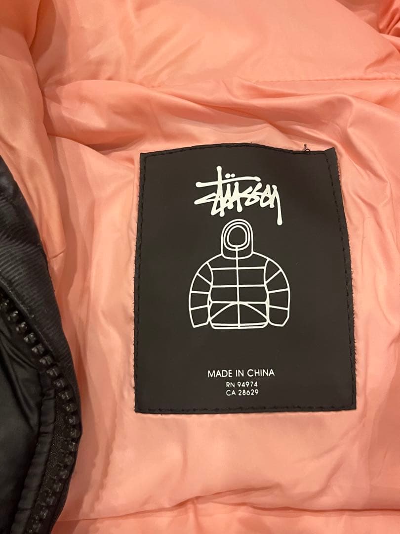 Stussy フード付きピンクダウン(穴あり）