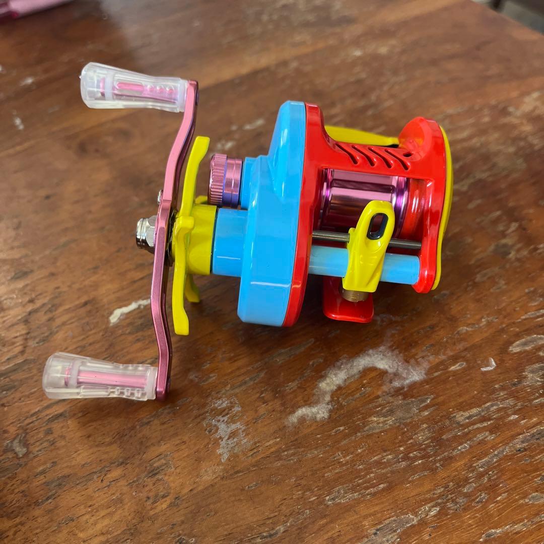 新品 マグネットブレーキ カラフル ベイトリール フィネススプール 軽量