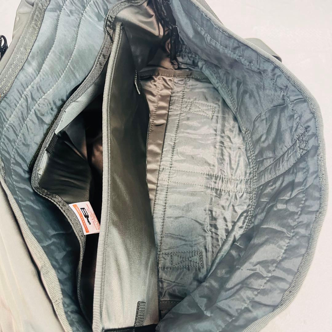 未使用に近い　Luggage Label オリーブグリーン メッセンジャーバッグ