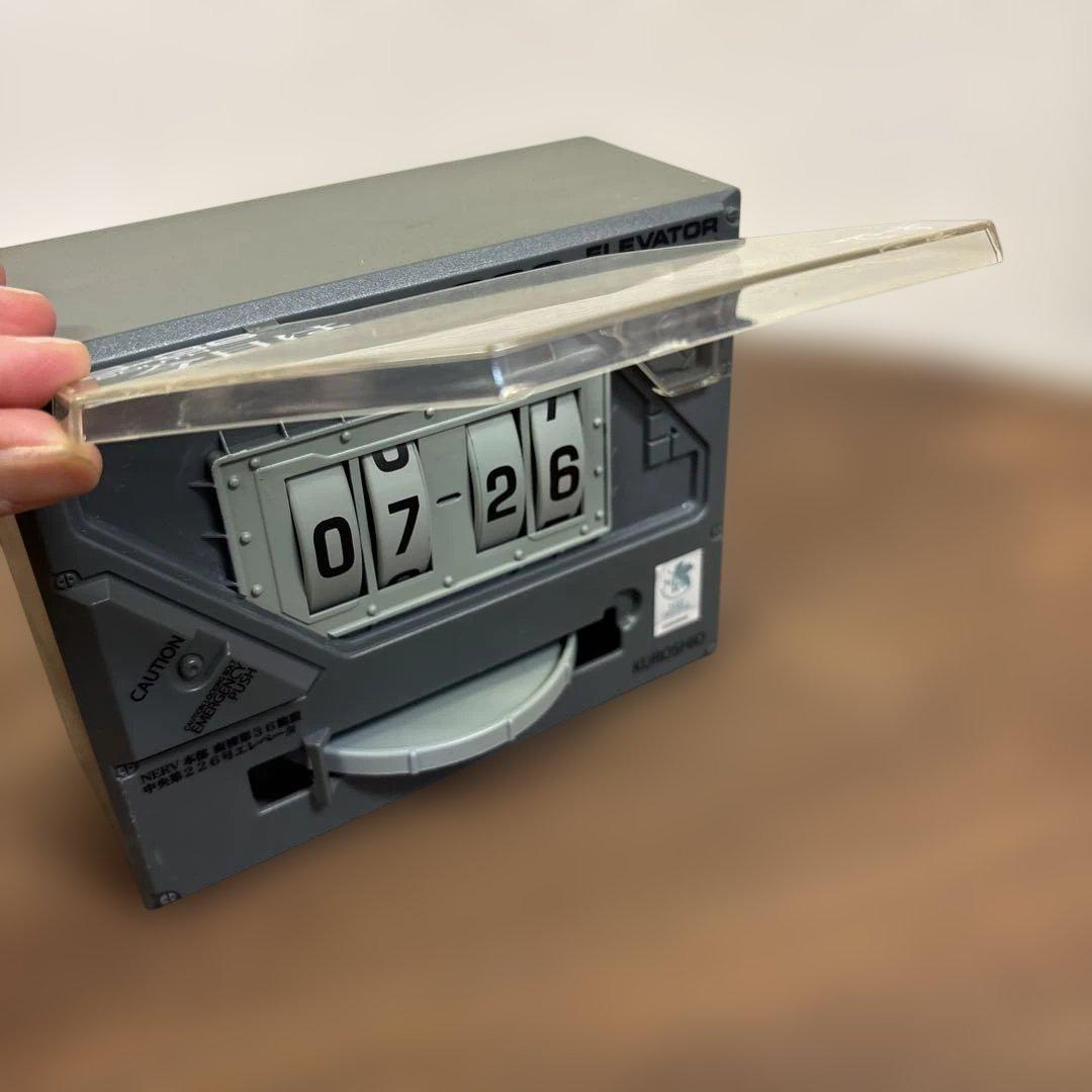 ヱヴァンゲリヲン 万年カレンダー エヴァ レア物 希少 NERV本部エレベータ