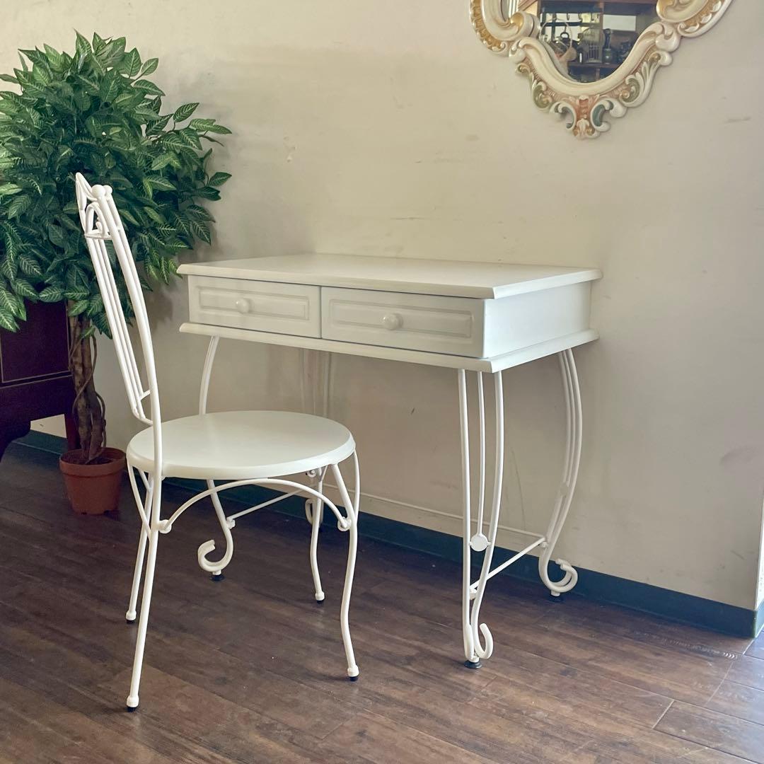 r186 アンティーク風の曲線美 コンパクトで美しいロートアイアンデスクセット