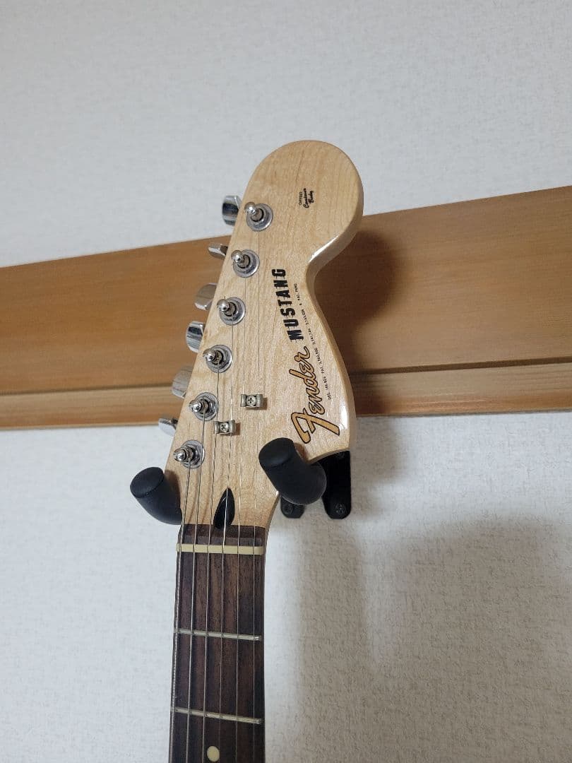 フェンダースクワイヤー ムスタング　(Fender Mustang) ギター