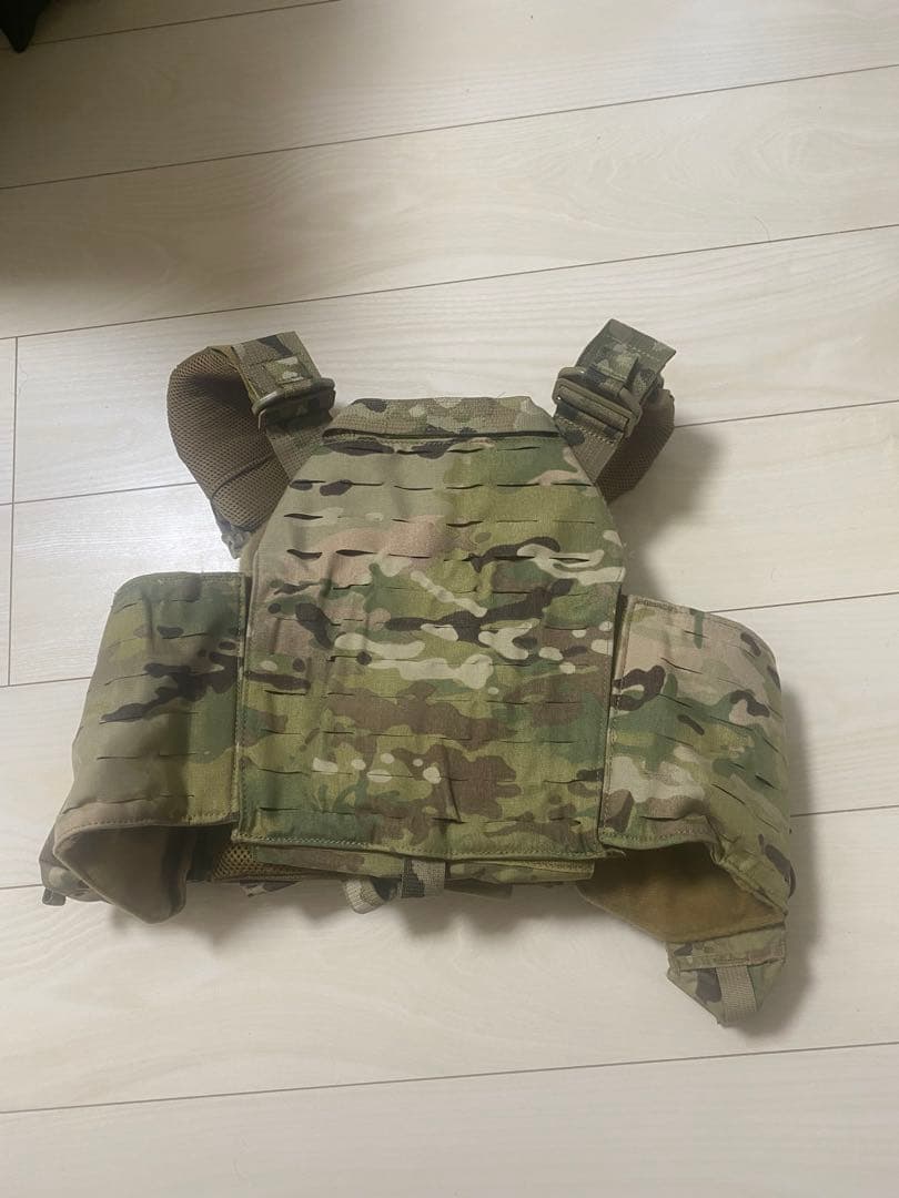 FIRST SPEAR STRANDHOGG マルチカム プレートキャリア