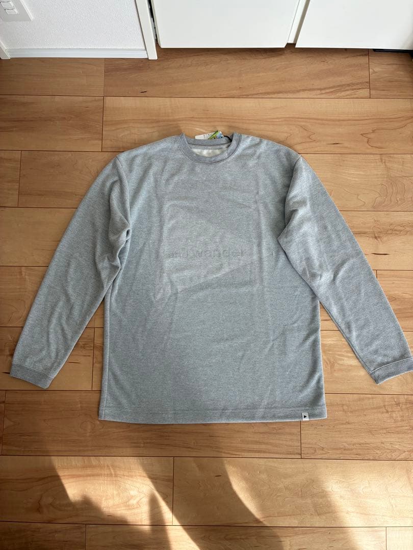 and wander グレー 長袖Tシャツ