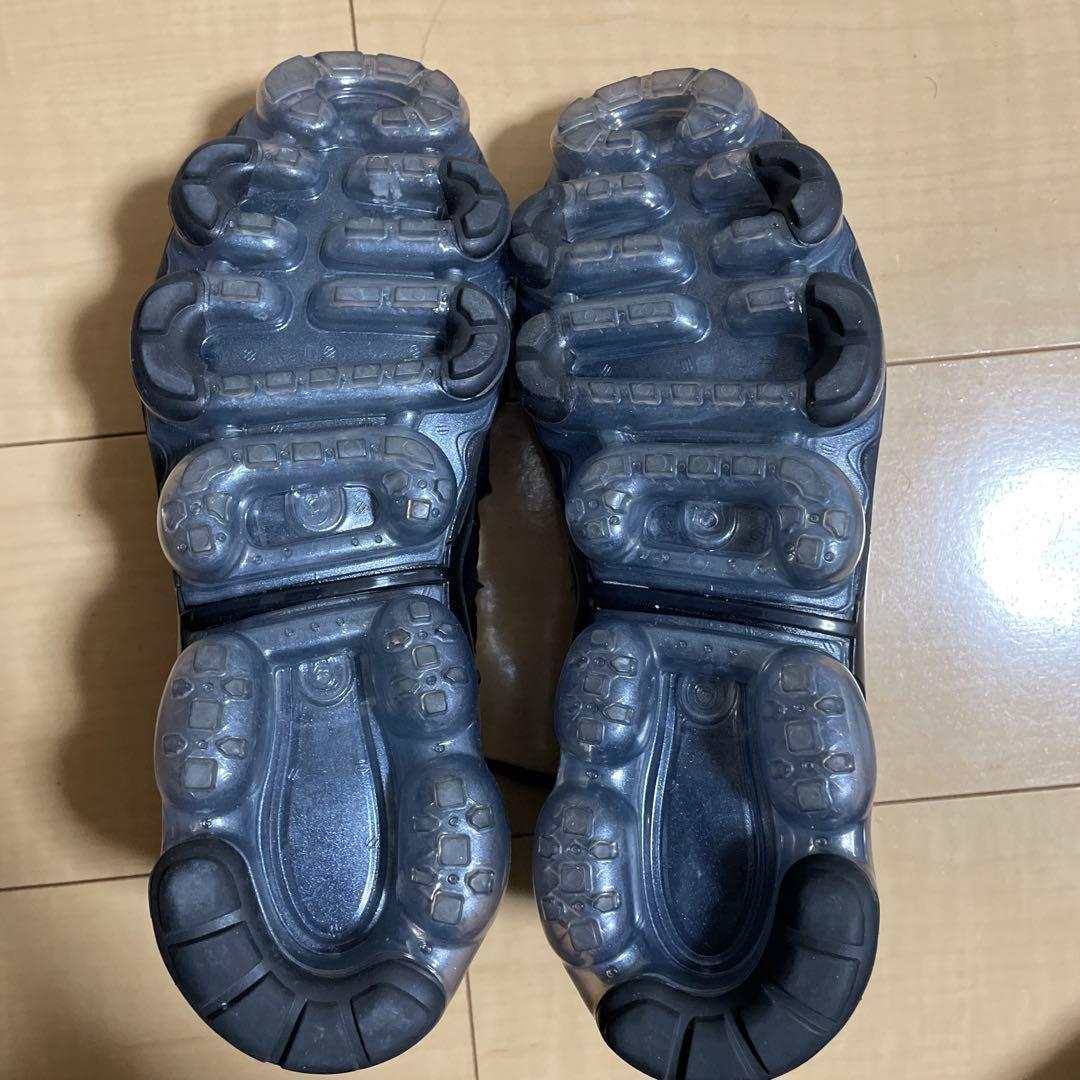 ナイキNIKE Air Vapormax plus トリプルブラック　25.5