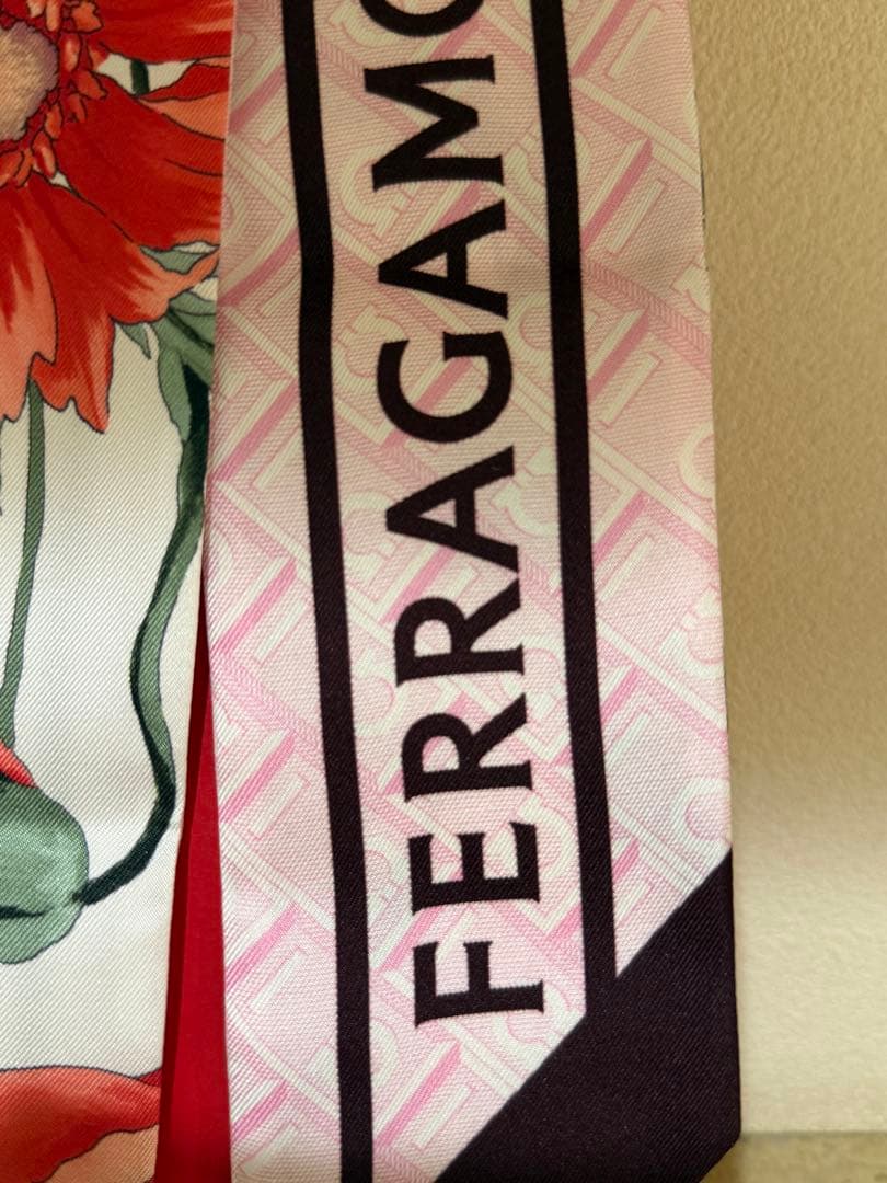 rikam✴︎新品　フェラガモ スカーフ　箱付