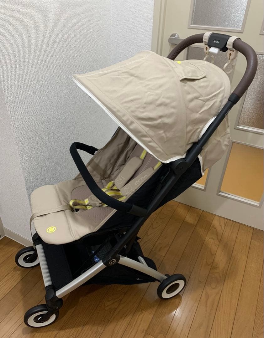 ベージュ 折りたたみ式 ベビーカー ORFEO Cybex